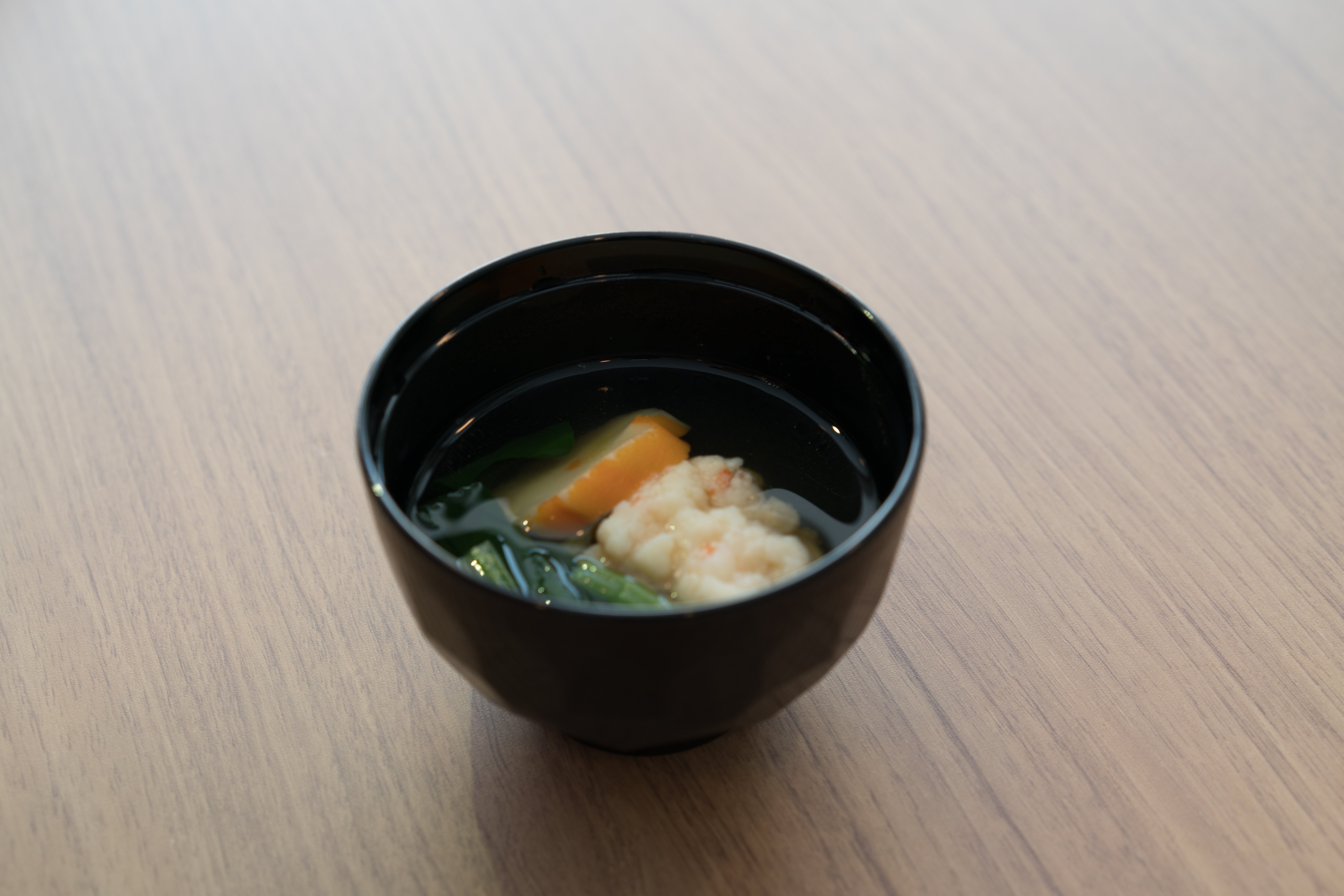 海老しんじょうの澄まし汁